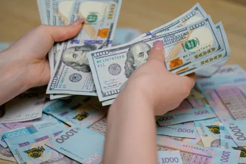 В Украине повысят среднюю зарплату до 1000 долларов