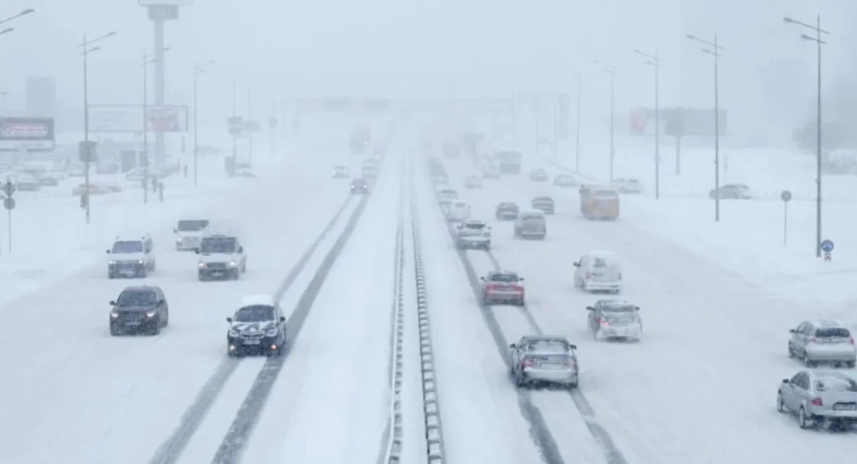 В Украине из-за непогоды возник настоящий коллапс на дорогах: где самая худшая ситуация (видео) - today.ua
