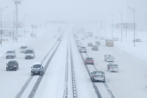 В Україні через негоду утворився справжній колапс на дорогах: де найгірша ситуація (відео)