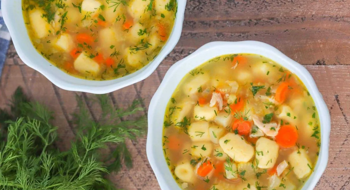 Нежные галушки и ароматный бульон: как приготовить суп со вкусом из детства - today.ua
