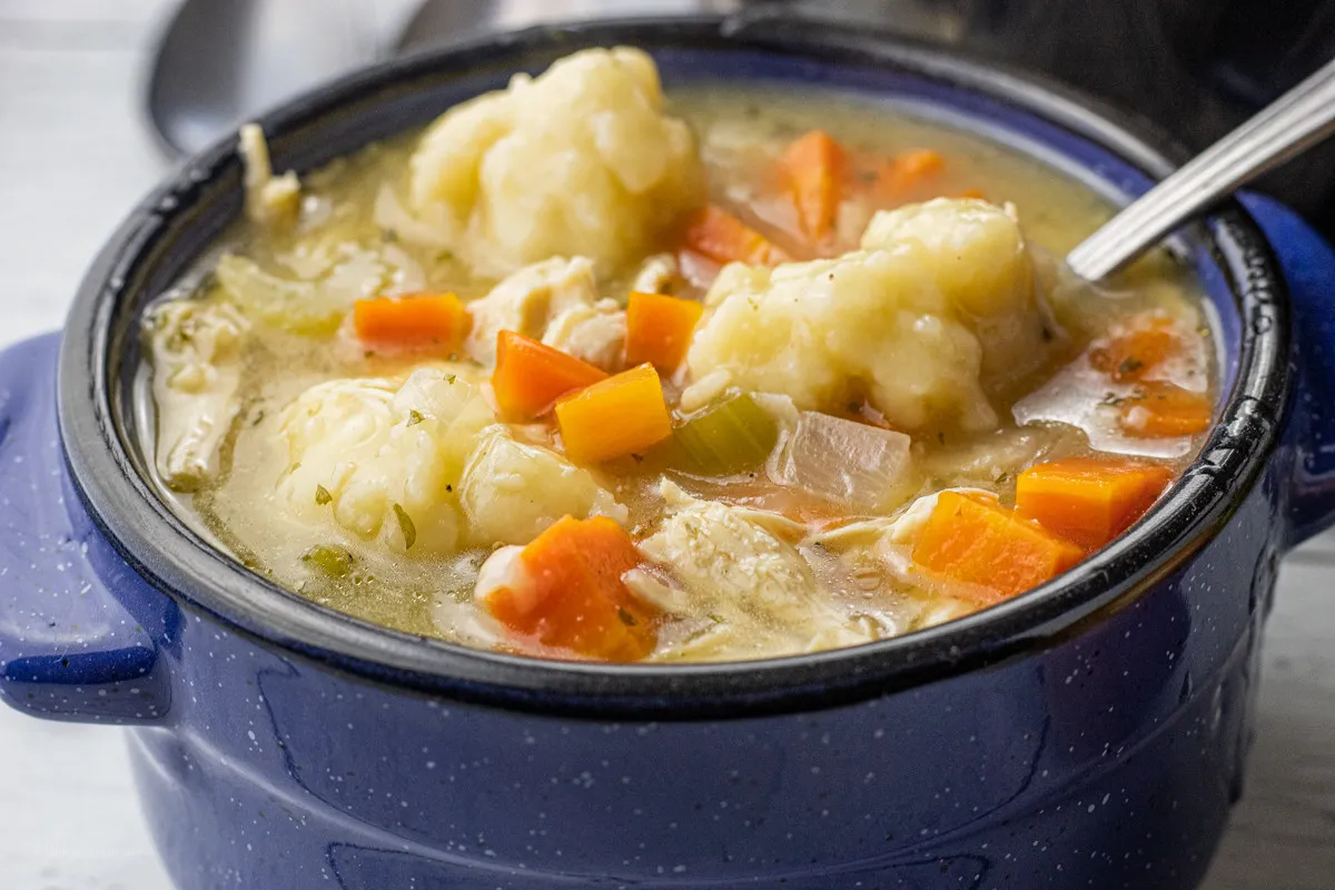 Нежные галушки и ароматный бульон: как приготовить суп со вкусом из детства - today.ua