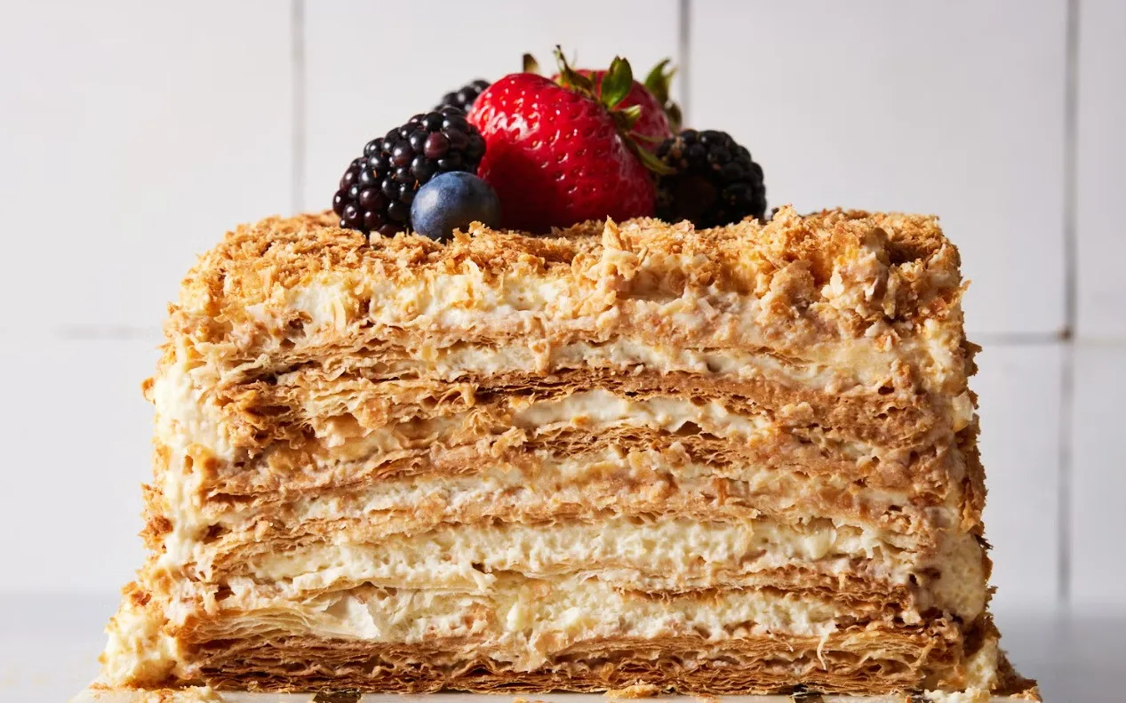 Торт Наполеон без выпечки: как всего за 20 минут приготовить любимый десерт Торт Наполеон без выпечки: как всего за 20 минут приготовить любимый десерт - today.ua