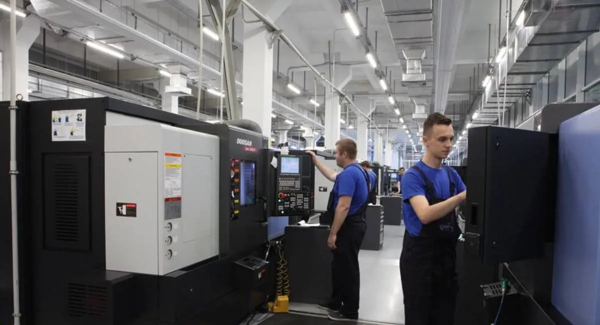 От парты к станку: дефицит кадров заставляет работодателей массово трудоустраивать студентов - today.ua