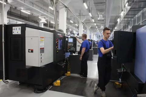 От парты к станку: дефицит кадров заставляет работодателей массово трудоустраивать студентов