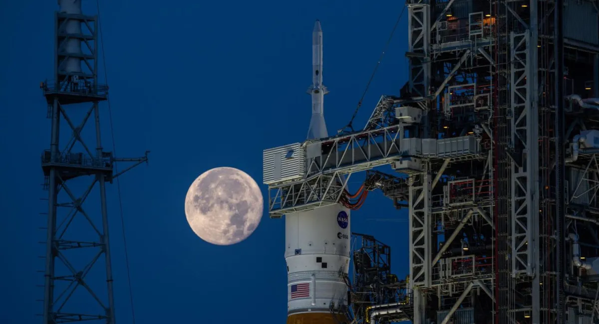 Місія до Місяця знову буксує: NASA екстрено зупинила старт пілотованого корабля - today.ua