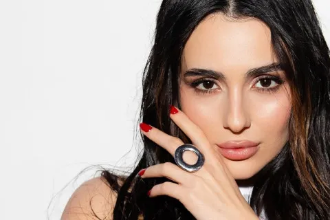 Пішла проти стихії: Анна Трінчер драйвовими танцями розтопила Яремче при –15 (відео)