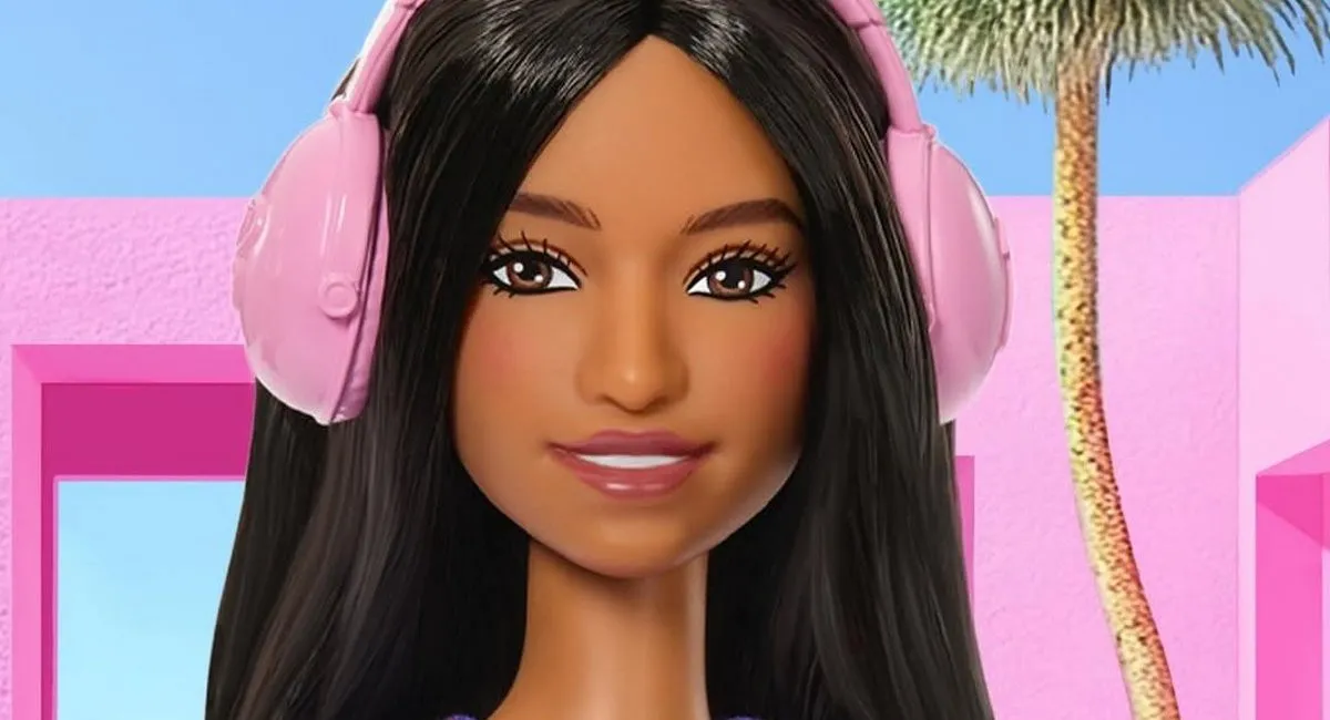 Наушники и взгляд в сторону: компания Mattel выпустила особенную куклу Барби - today.ua