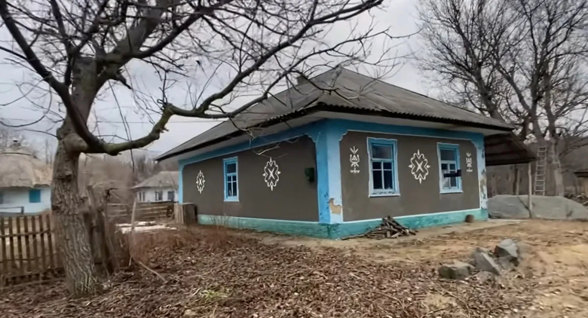 Молода пара купила старий будинок в селі та преобразила його: відео житла до і після ремонту - today.ua