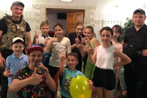 Свято під звуки вибухів: День захисту дітей у воюючій країні