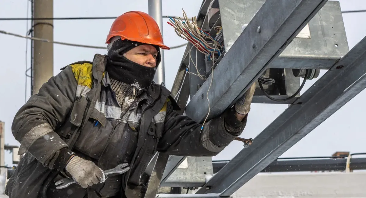Київ підсилюють з регіонів: уряд мобілізує енергетиків з усієї України для відновлення інфраструктури столиці - today.ua