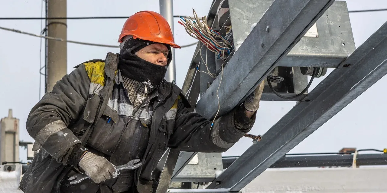 Правительство вводит во время войны доплаты к зарплате для одной категории тыловых работников - today.ua