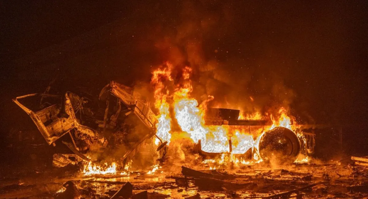 РФ ударила по пригороду Харькова: разрушен терминал Новой почты, есть погибшие (фото, видео) - today.ua