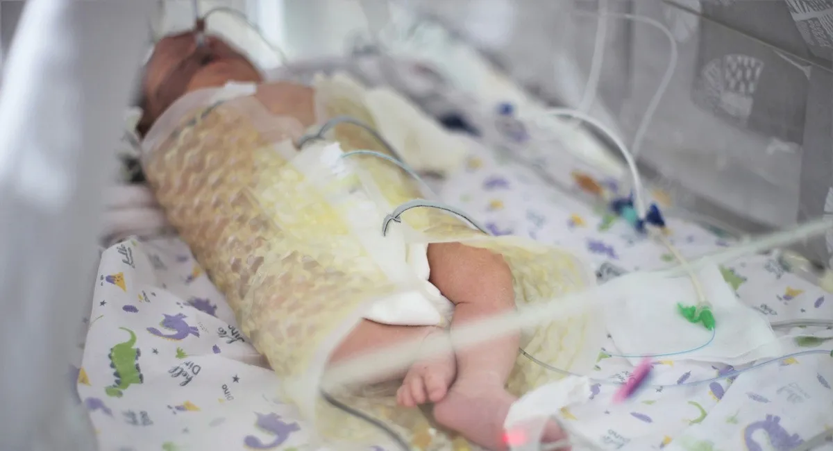 Это абсолютная безответственность: в Польше родился младенец с 1,5 промилле алкоголя в крови - today.ua