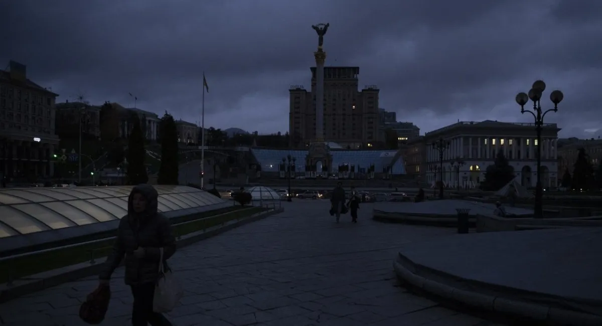 Обидва берега Києва поринули у морок: енергетики відмовляються давати прогнози щодо відновлення світла - today.ua