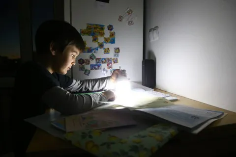 Все проблемы снова на плечи родителей? Свириденко разъяснила режим обучения для школ до 1 февраля