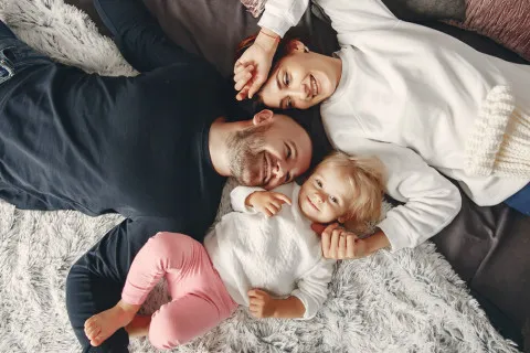 Семьям с детьми будут платить до 12 тысяч гривен в месяц: кто может подавать заявление на помощь