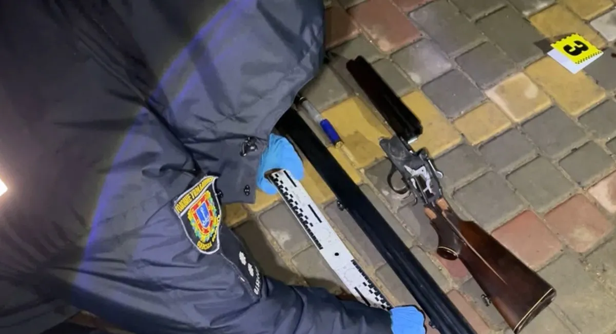 Домашнее насилие в Луцке: ребенка пришлось спасать от вооруженного деда (видео) - today.ua