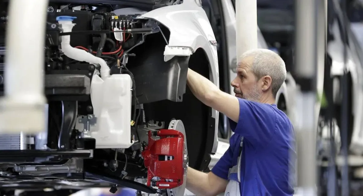 Украинцев в Чехии могут вытеснить с рынка труда: страна готовит новые ограничения - today.ua