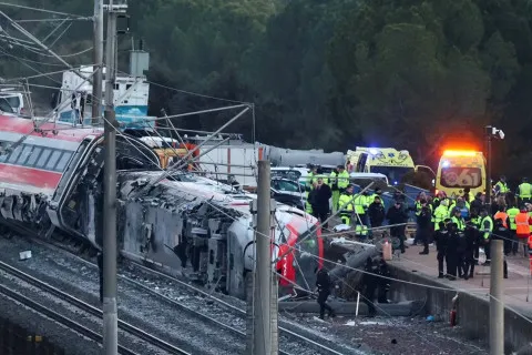 В Іспанії сталася одна з найстрашніших залізничних катастроф: понад 39 загиблих, сотні отримали травми (фото)