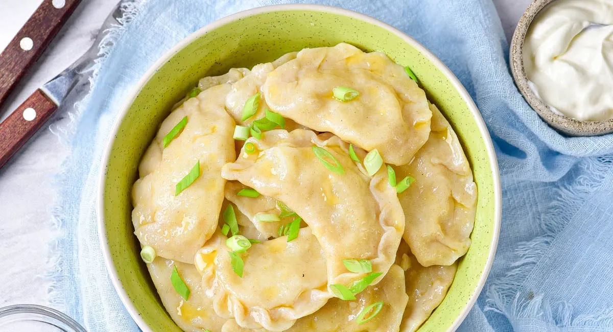 Незвичайне тісто для вареників і пельменів з трьох інгредієнтів: рецепт основи для улюблених страв - today.ua