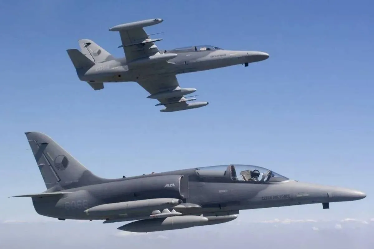 Самолёты зависли в воздухе: в Чехии разразился политический скандал из-за помощи Украине - today.ua