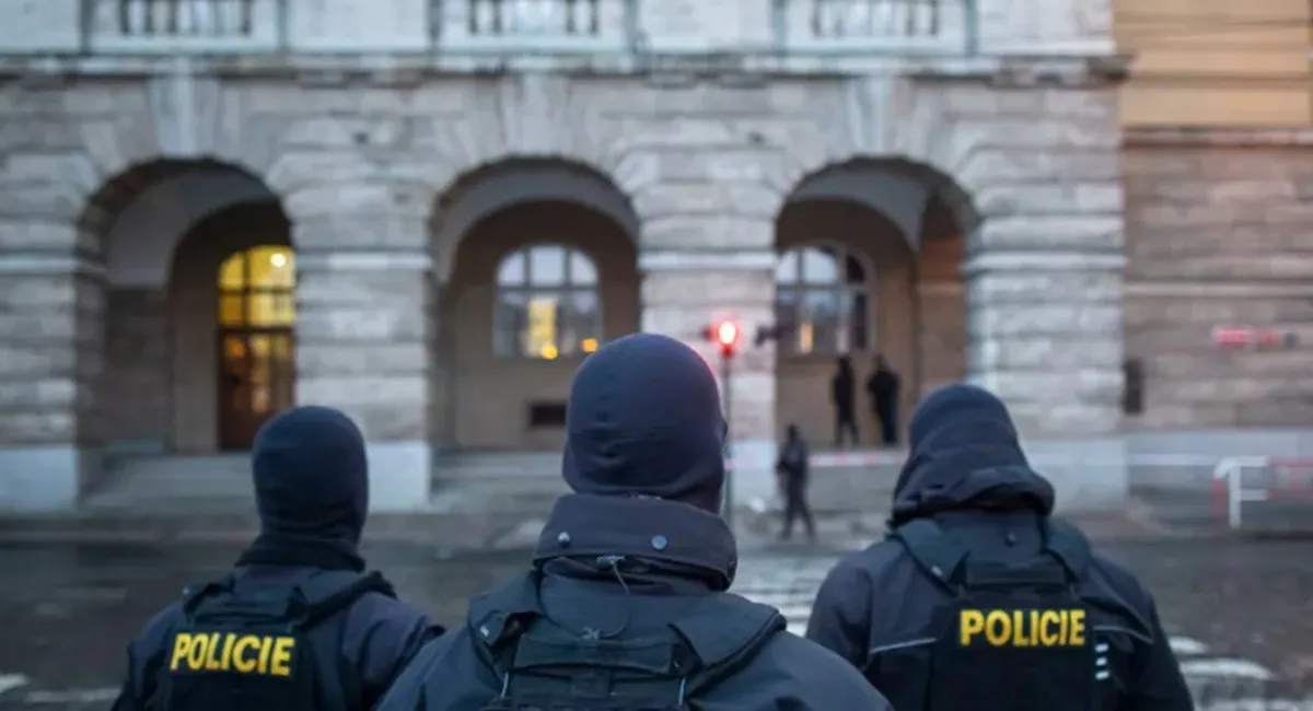 Кривава драма в мерії Чехії: нападник убив співробітницю, поранено поліцейських і цивільних - today.ua