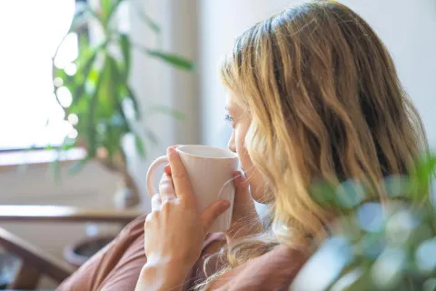 Корисні зимові напої: що зігріває в морозні дні краще чаю