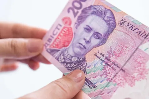 Украинские женщины получат по 28 тысяч гривен помощи: кто может претендовать на такую выплату