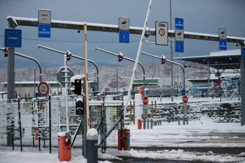 Побег посреди рейса: водитель в розыске бросил пассажиров и отправился в Словакию