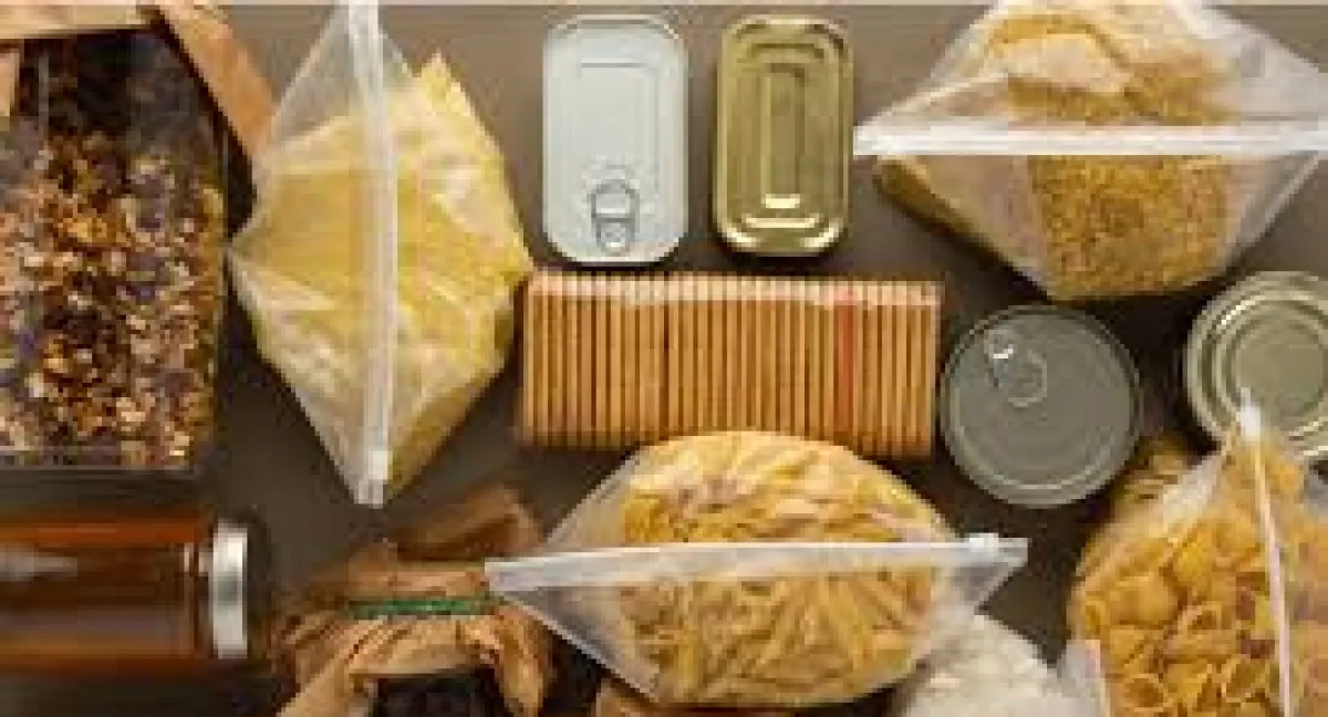 Появился список продуктов и необходимых вещей, которыми следует запастись украинцам на случай чрезвычайной ситуации в энергетике - today.ua