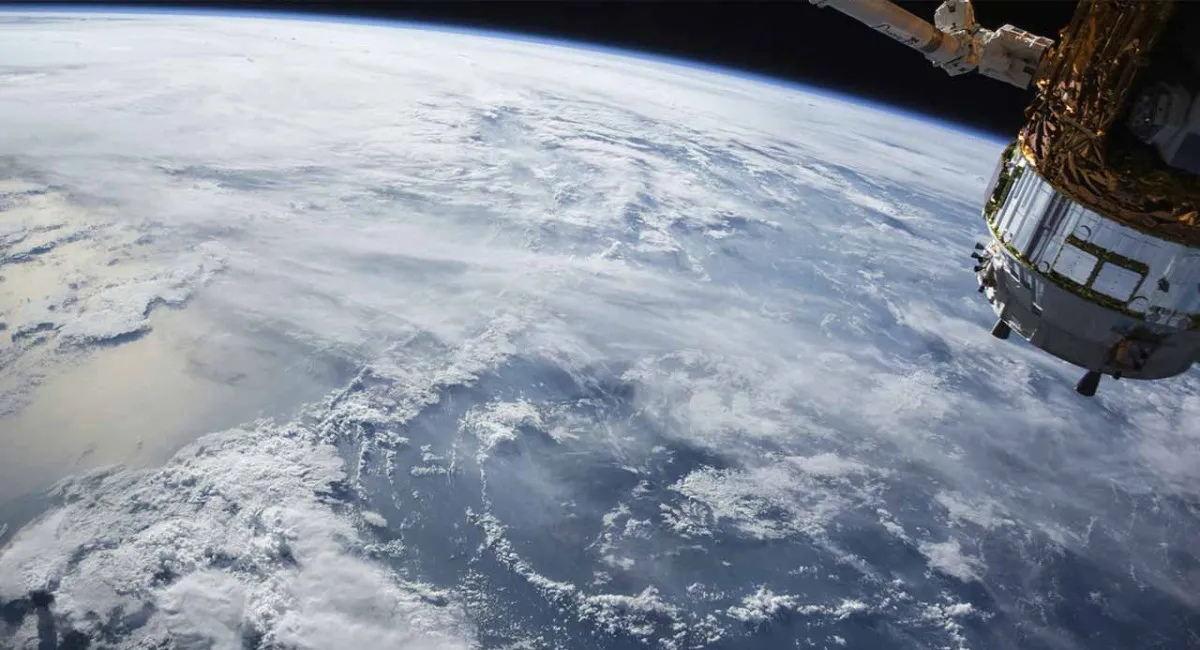 Учені зафіксували аномальне зміщення північного магнітного полюса Землі - today.ua