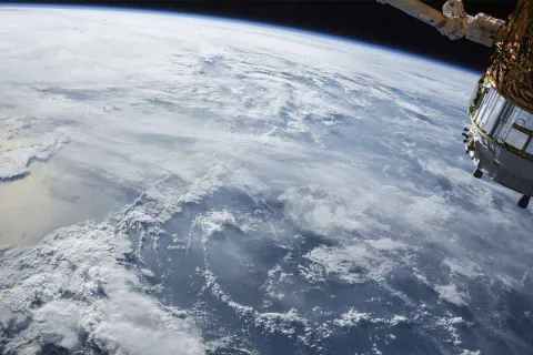 Учёные зафиксировали аномальное смещение северного магнитного полюса Земли