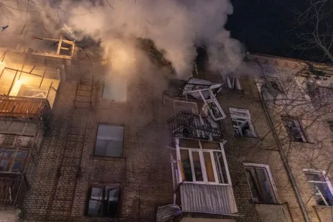 Почти 2,5 часа ада: "Шахеды" в Харькове ударили по роддому и общежитию с переселенцами (фото, видео)