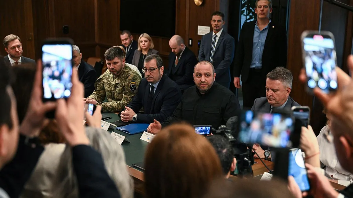 В Абу-Даби начался второй этап трёхсторонних переговоров: найдут ли военные аргументы, которые повлияют на политиков? В Абу-Даби начался второй этап трёхсторонних переговоров: найдут ли военные аргументы, которые повлияют на политиков? - today.ua