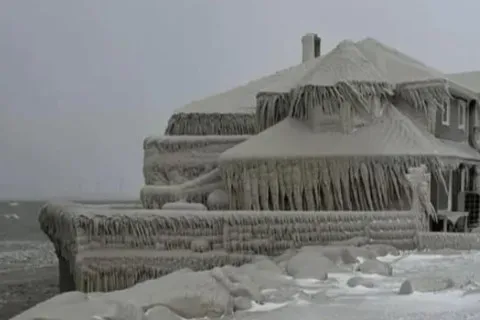 "Хьюстон, у вас проблемы!": Трамп объявил в США чрезвычайное положение из-за опасной погодной катастрофы