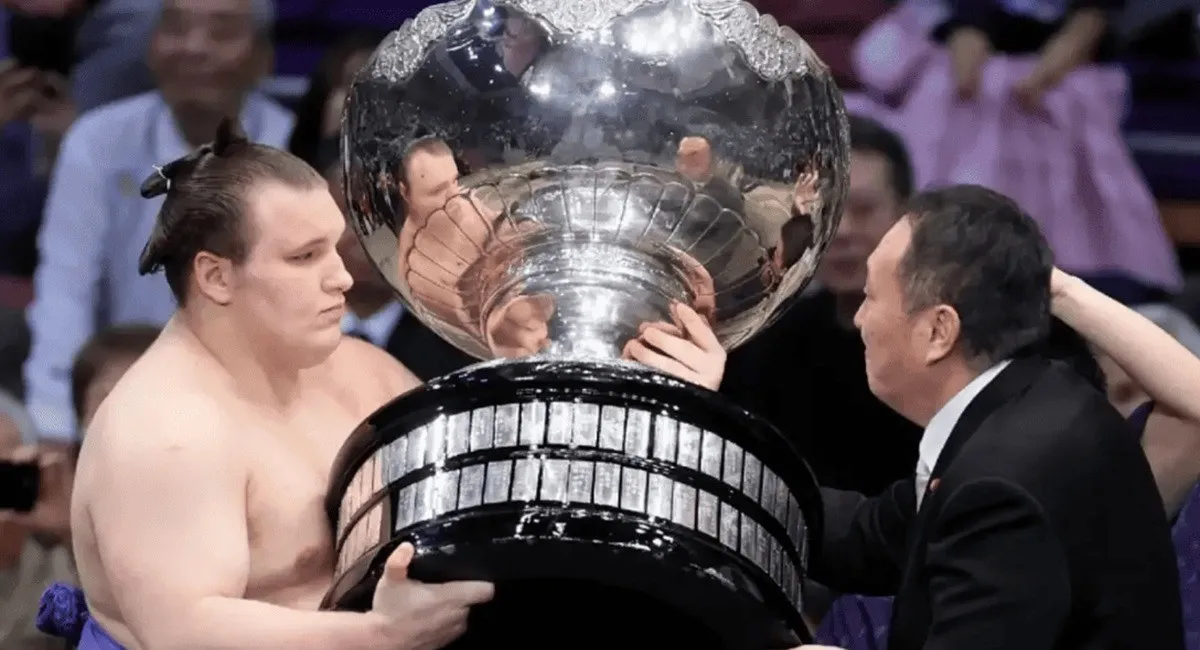 Козацький дух проти гігантів сумо: 21-річний спортсмен з Вінниці вдруге поспіль підкорив Кубок Імператора (відео) - today.ua