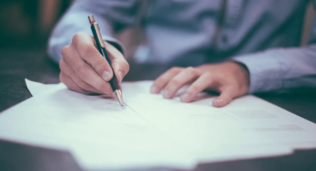 Для українців за кордоном змінять правила щодо документів: чого очікувати з 1 лютого - today.ua