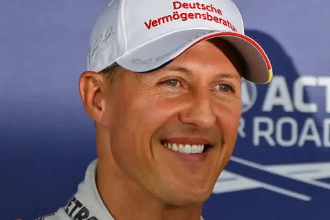 Михаэль Шумахер больше не прикован к постели: стали известные новые детали о здоровье легенды Формулы-1