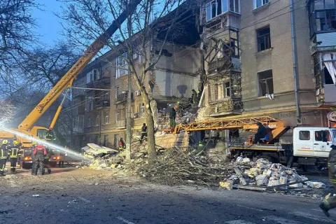 Наскрізні діри у стінах, люди під завалами та десятки поранених: Одеса пережила одну з найстрашніших атак РФ (фото)