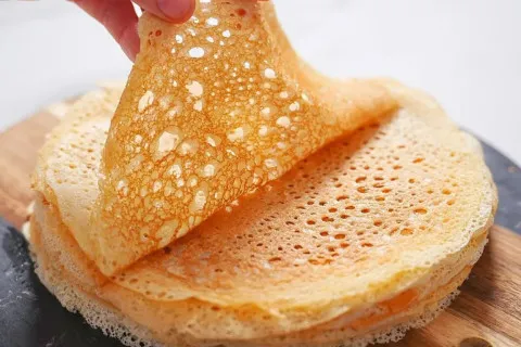 Рецепт млинців з "дірочками": як приготувати їх м'якими та ажурними