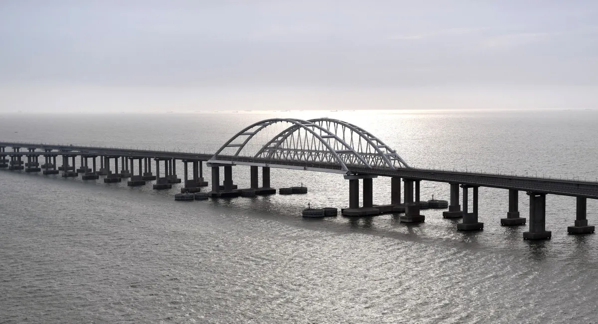 Тревожное утро в Крыму: мощные взрывы слышали в Севастополе и возле аэродромов Саки и Бельбек (видео) - today.ua