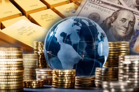 Ближе к полуночи: золото бьет новый рекорд на фоне слабого доллара и глобальной неопределенности