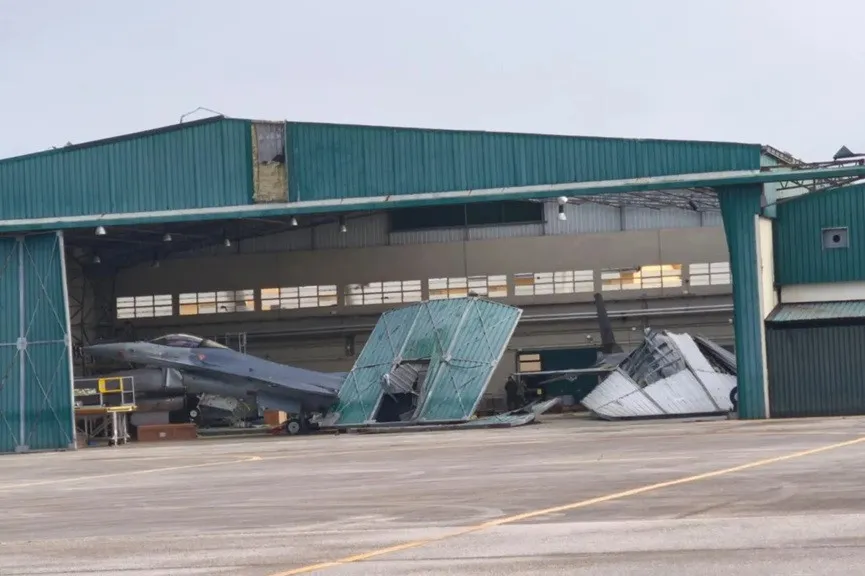 Могли обороняти Україну: F-16 замість війни стали жертвами стихії в Європі Могли обороняти Україну: F-16 замість війни стали жертвами стихії в Європі - today.ua