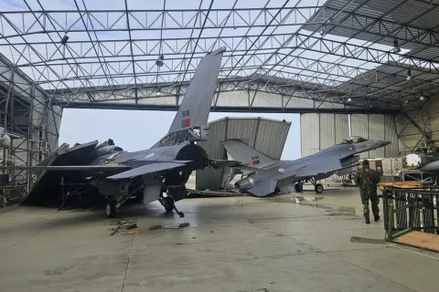 Могли обороняти Україну: F-16 замість війни стали жертвами стихії в Європі