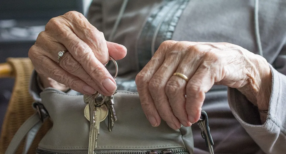 Витратила гроші чоловіка після його смерті: пенсіонерці з Харкова загрожує до 8 років в’язниці через незнання закону - today.ua