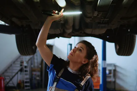 Як дізнатися, що автомобіль потрапляв у ДТП: вірні ознаки