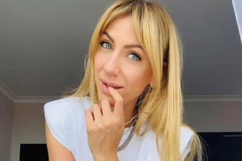 Завтрак в компании трёх змей: Леся Никитюк поразила неожиданной фотографией