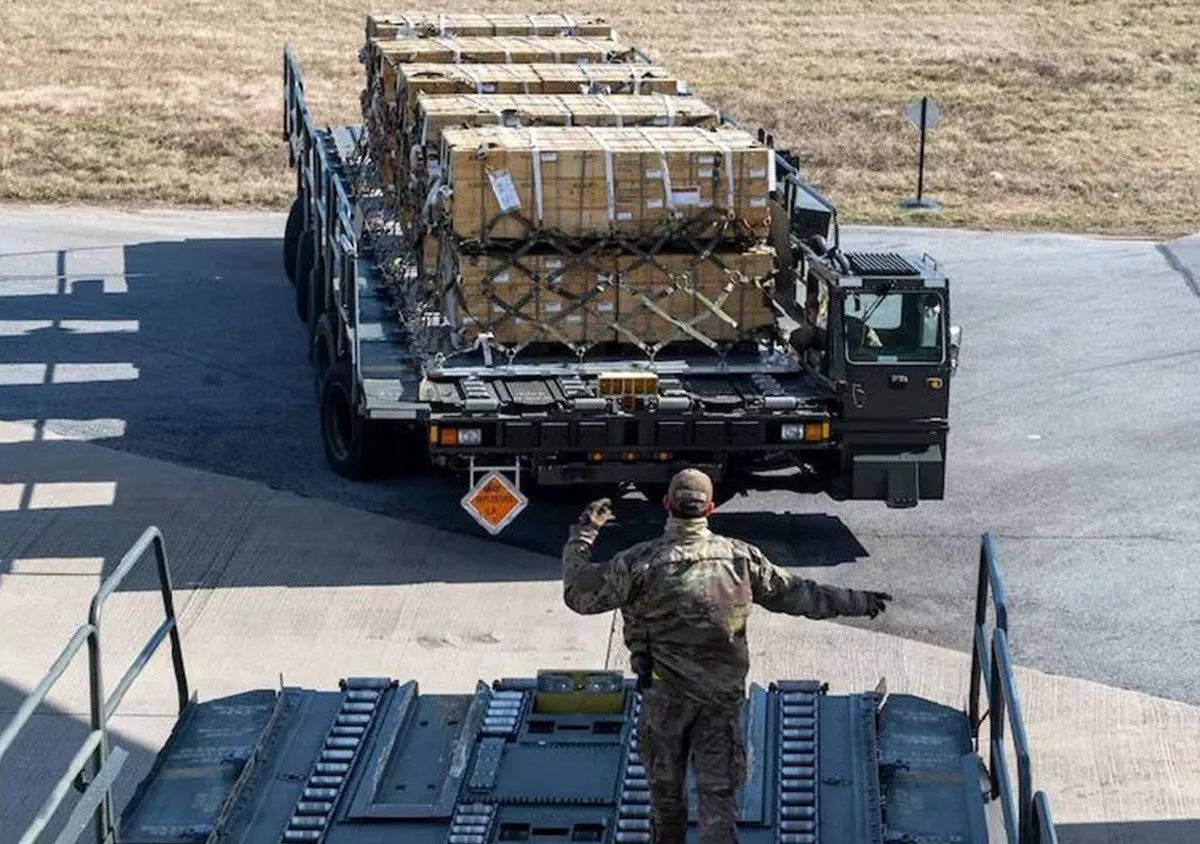 Трамп рассматривает вариант передачи Украине крупной партии военной помощи, - Politico - today.ua