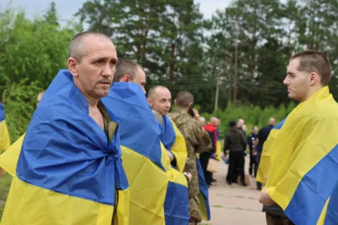 Украина провела особый обмен пленными: домой вернулись "пропавшие без вести"