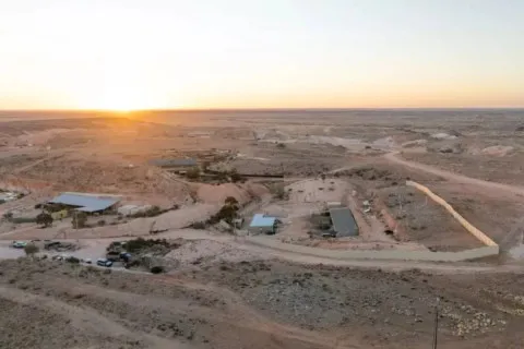 Нестерпна спека змушує австралійців переселятися під землю: нові незвичні помешкання збудували вже сотні сімей